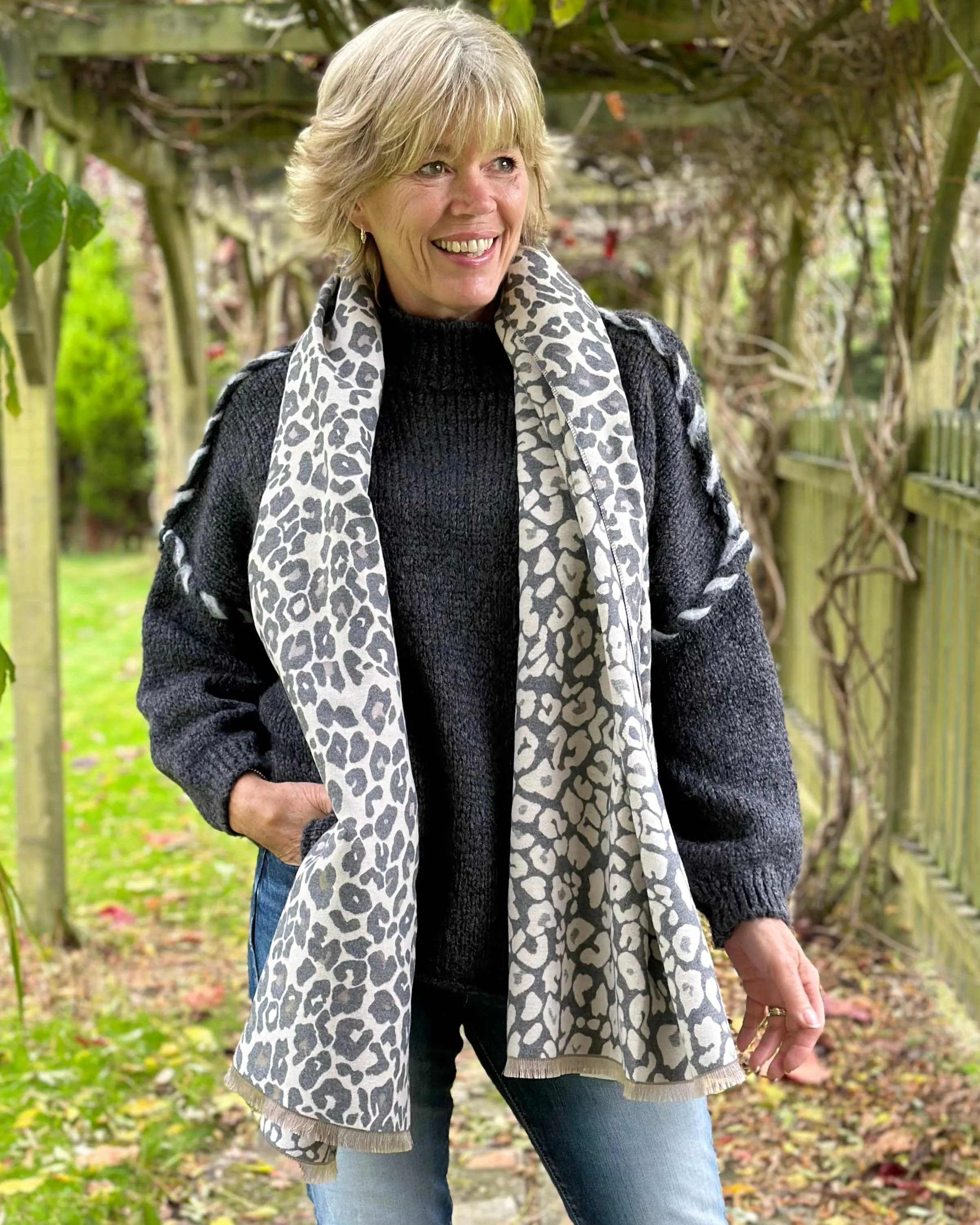 Reversible Leopard Print Scarf - Grey